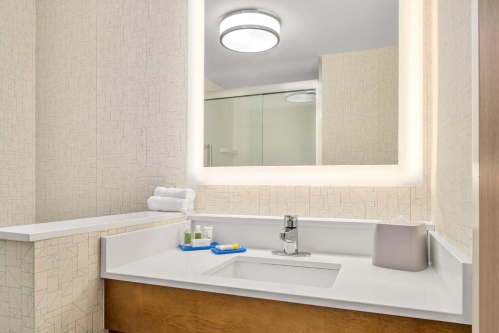 Holiday Inn Express Ft. Lauderdale Cruise-Airport